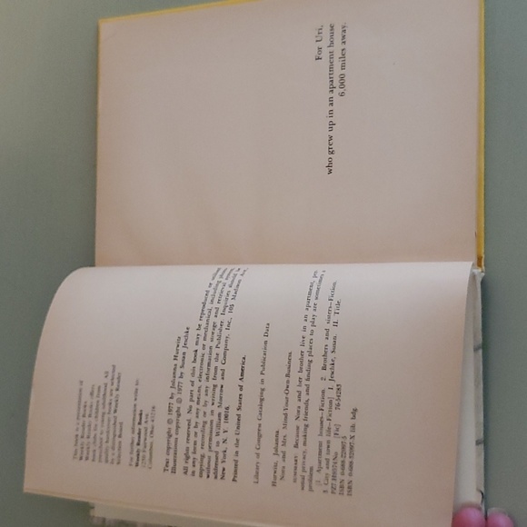 Vintage 1977, NORA and Mrs. Mind-Your-Own-Business (Weekly Reader) Hardcover - Picture 4 of 16